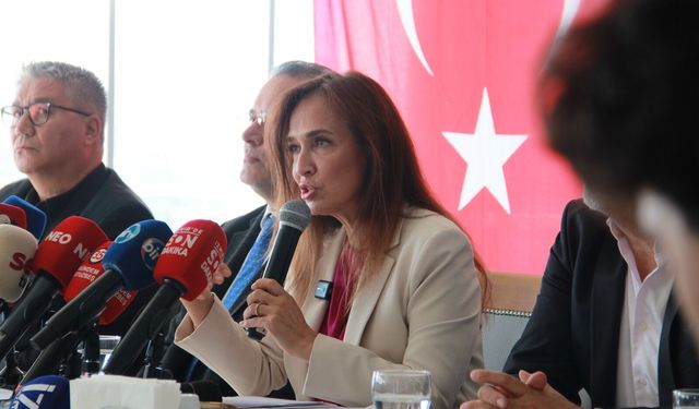 Ünsal’dan Tugay’a reklam panosu tepkisi: Ayrıcalık değil, adalet istiyoruz