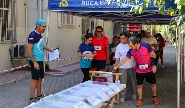 Buca’nın tarihi sokaklarında oryantiring heyecanı