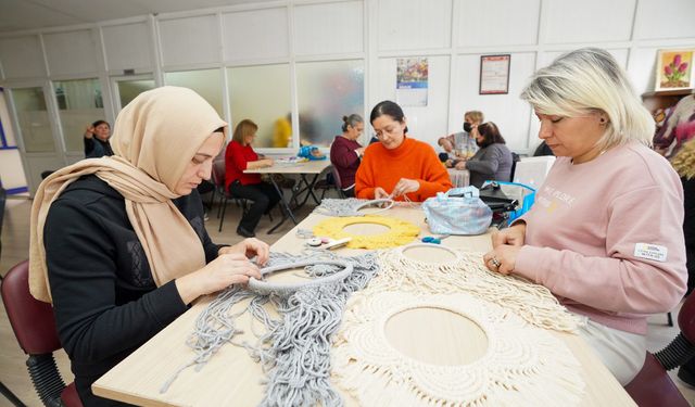 Gaziemir'de kadınlar için Semtevleri’nde kış dönemi kursları başlıyor