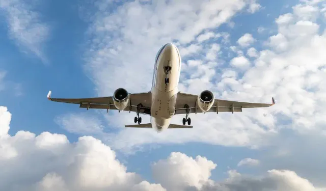 Havalimanında gece yarısı alarma geçildi: Bir dron 1800 yolcuyu yolda bıraktı