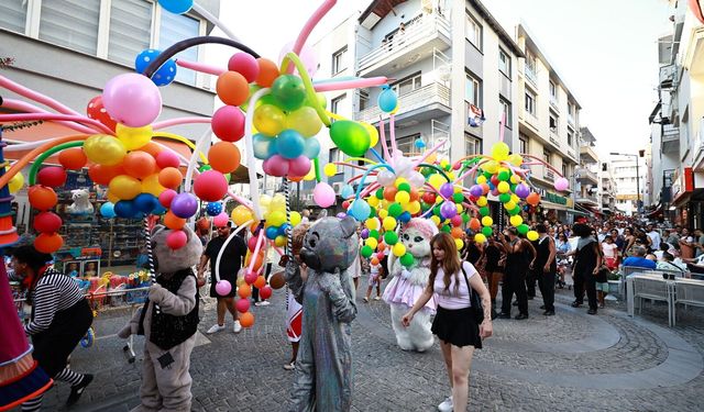 EFEST 2026 renkli kortejle başladı