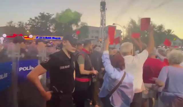AKP’ye geçen Fıçı’ya kırmızı kartlı protesto: Etkinlikte yuhalandı!