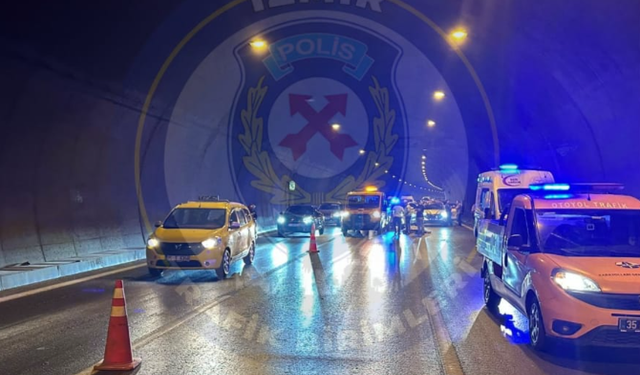 Bayraklı Büyük Tünel içerisinde trafik kazası: Sol ve orta şerit kapalı