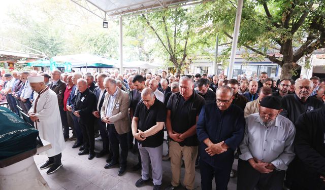 Gazeteci Ahmet Çipli, Urla’da son yolculuğuna uğurlandı