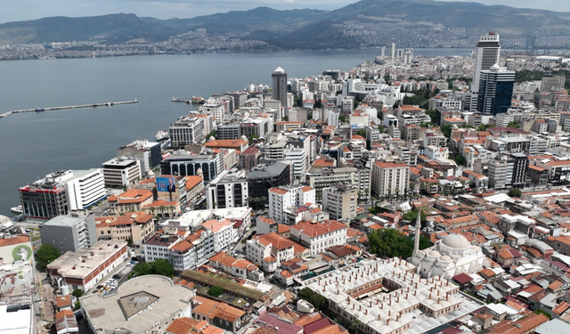 Riskli binası olan İzmirliler dikkat: Dönüşüm kredisi için merak edilenler