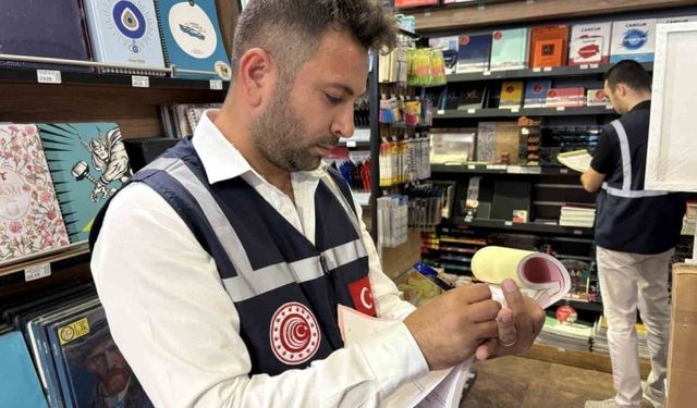 İzmir'de okullar açılmadan önce kırtasiyeler denetlendi