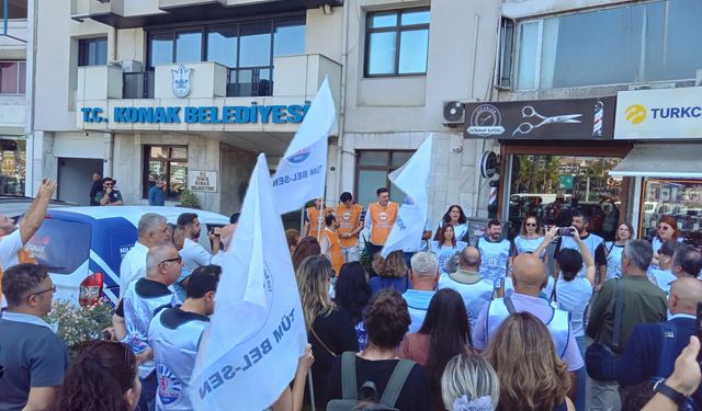 Konak Belediyesi önünde TİS eylemi: Artık beklemeyeceğiz, bizi oyalamayın!