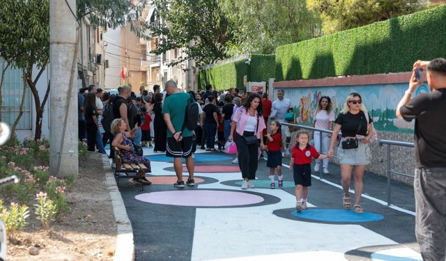 Konak’ta öğrenciler yeni eğitim yılına ‘Renkli Yol’ ile başladı