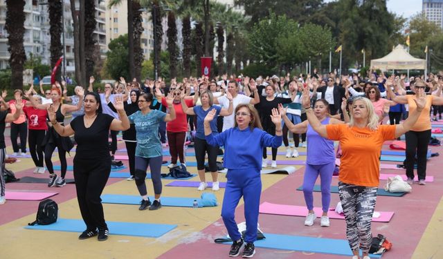 Konak’ta güne enerjik başlangıç: Yoga, aerodans ve pilates bir arada