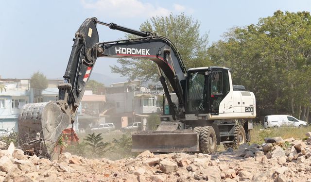 Konak’ta metruk yapılara geçit yok: 384 bina yıkıldı
