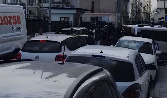 Karşıyaka Alaybey Çarşısı'nda trafik kaosu: Muhtardan acil önlem çağrısı