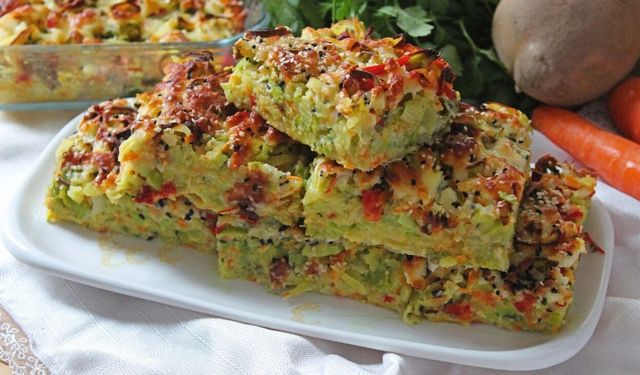 Sevmeyene bile yedirecek… Fırında börek tadında kabak mücveri!