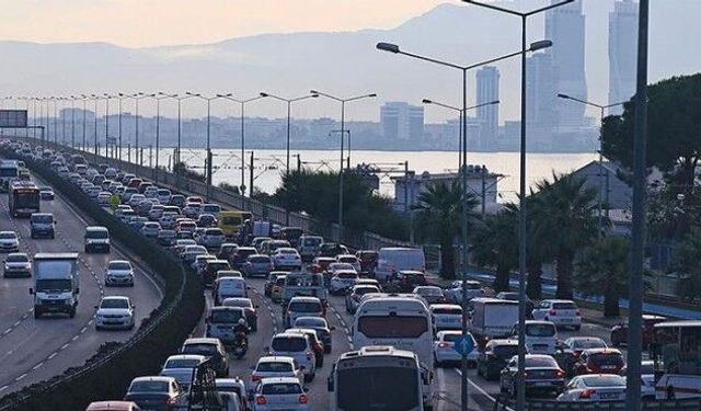 Okullar açıldı… İzmir kızardı