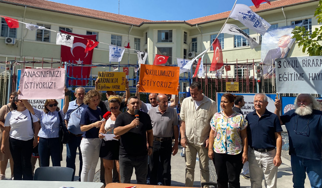 İzmir’de üç okul tek binaya sığmadı: Veliler okul önünde imza kampanyası başlattı