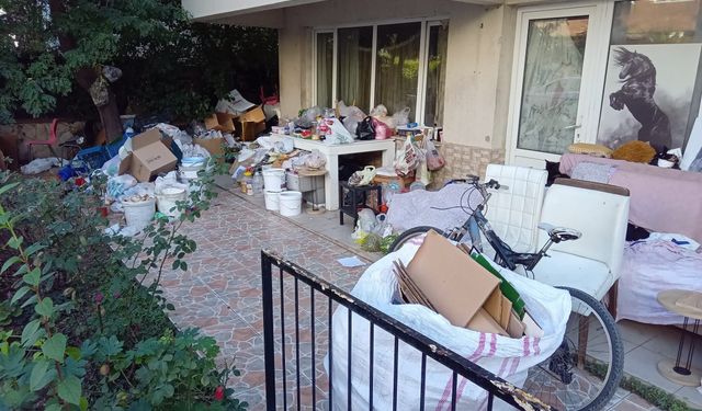 Karşıyaka’da çöp ev yeniden hortladı! 5 ay önce temizlenmişti