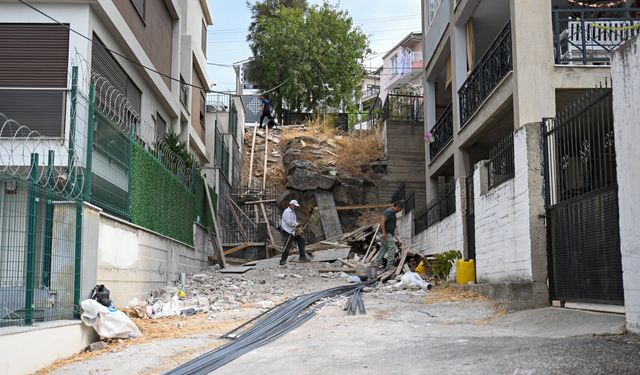 Bornova Belediyesi düğmeye bastı… Dik yokuşların mahallesine merdiven hamlesi