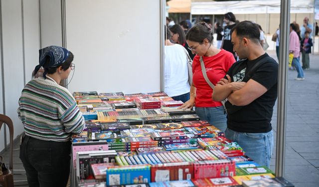 Bornova’da edebiyat rüzgârı: 7. Homeros Kitap Günleri kapılarını coşkuyla açtı