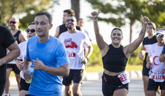 İzmir'de 9 Eylül Yarı Maratonu’nda katılımcı rekoru kırıldı