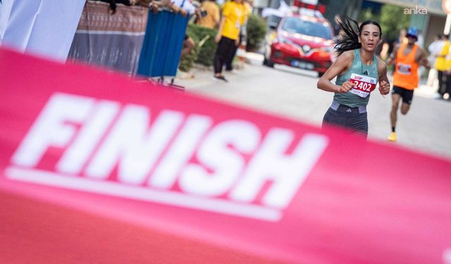 İzmir'de 9 Eylül Yarı Maratonu’nda katılımcı rekoru kırıldı