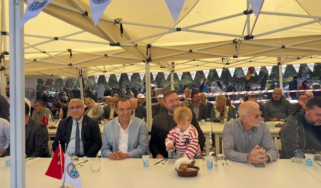 CHP Gaziemir’den BAL-GÖÇ Panayırı’na ziyaret: Balkan göçmenlerimizle bir arada olmaktan onur duyduk