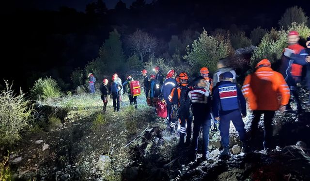 İHH gönüllü grubu Isparta'da kayboldu: 1 kişi hayatını kaybetti, 13 kişiyi kurtarma çalışması sürüyor