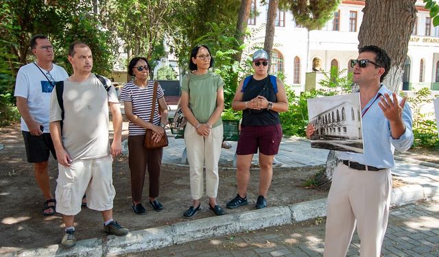 Karşıyaka’da kültür gezileri sürüyor: Atatürk’ün izinde tarihe yolculuk