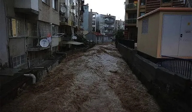 İlçe ilçe açıklandı… İzmir Valiliği’nden sel uyarısı