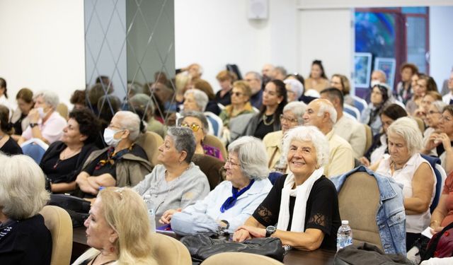 Narlıdere’de 3. Yaş Üniversitesi ilk ders zili çaldı