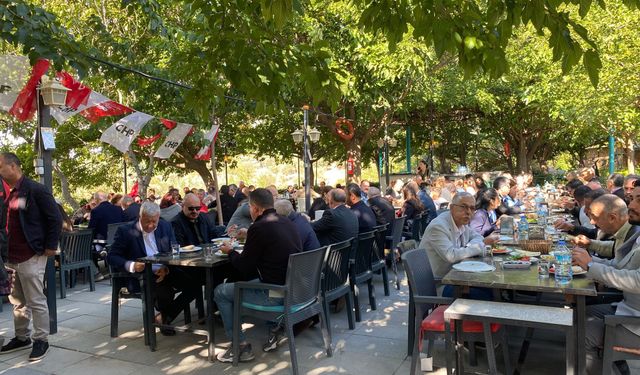 CHP Bornova’da birlik ve dayanışma buluşması... Başkan Gümrükçü: Kalemizi teslim edenlerden hesap soracağız