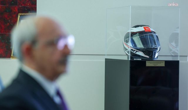 İzmir’de emanet edilmişti… Motokuryenin kaskı Kılıçdaroğlu’nun makam odasında