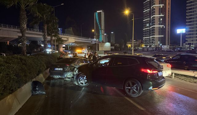 İzmir’de gece yol kapandı… 8 araçlık zincirleme kaza