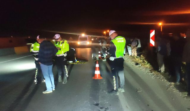 Karşıya geçmeye çalışıyordu... İzmir'de aracın çarptığı yaya hayatını kaybetti