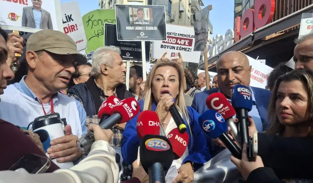 Gazeteciler İzmir’de ses yükseltti: Artık yeter nefes alamıyoruz!