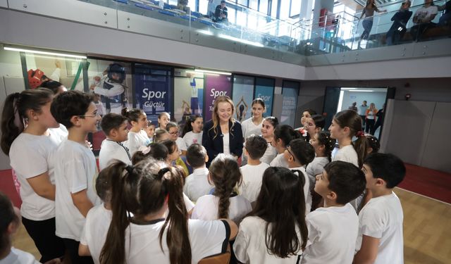 Nilüfer Çınarlı Mutlu Kış Spor Okulları’nda çocuklarla bir araya geldi