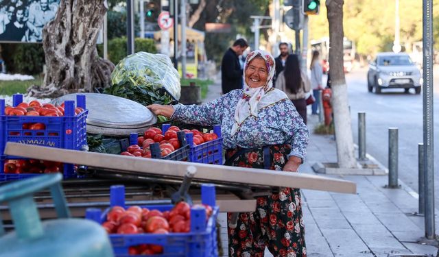 Mesude Teyze 64 yaşında tezgahının başında... Alın teri torunlarının geleceğine dönüşüyor
