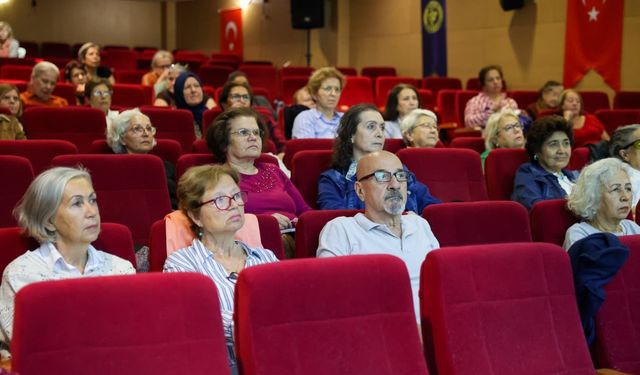 Buca’da 3. Yaş Üniversitesi’nin ilk ders zili çaldı: Daha sağlıklı ve aktif bir yaşam