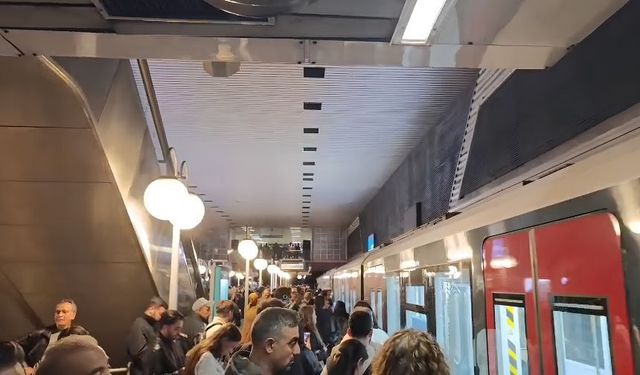 İzmir’de ulaşım krizi büyüyor: Metroda ‘Cemil Tugay istifa’ sloganları!