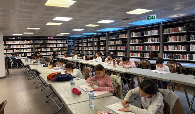 Efes Selçuk’ta 254 öğrenci için ücretsiz deneme sınavı desteği