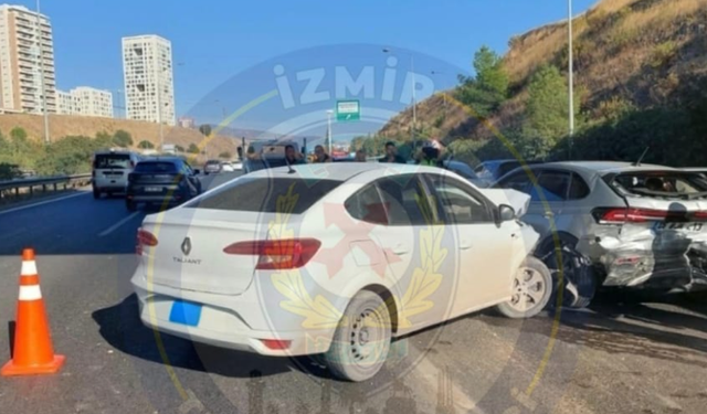 Çiğli- Karşıyaka istikametinde trafik kazası: Sürücülere uyarı…Trafik kitlendi!