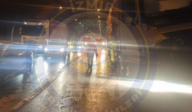 Bayraklı Tüneli’nde kaza nedeniyle sol şerit kapatıldı!