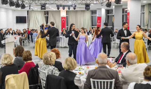 ADD Bornova’dan Cumhuriyet Bayramı resepsiyonu: Cumhuriyet değerlerinden vazgeçmeyeceğiz