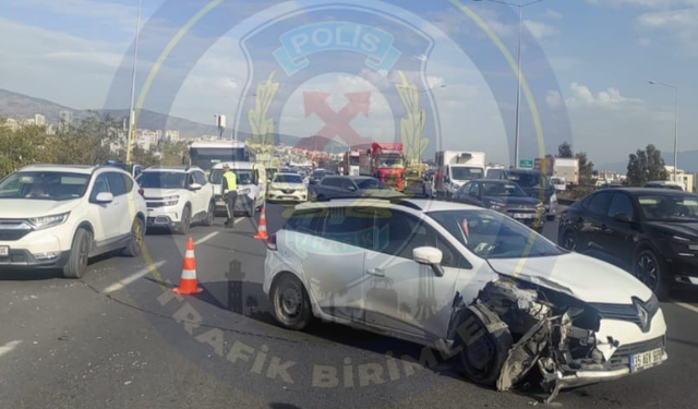 İzmir’de trafik kazası: Çiğli viyadüklerinde 2 kilometrelik yoğunluk!