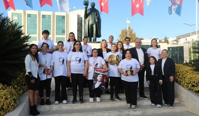 Efes Selçuk’ta engelsiz gençlerden Cumhuriyet coşkusu!