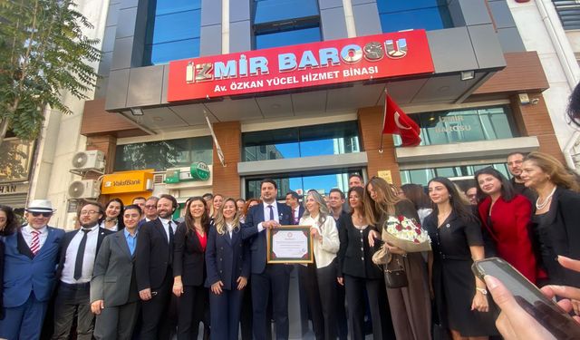Cumhuriyetçi Avukatlar dönemi: İzmir Baro Başkanı Sökmen mazbatasını aldı