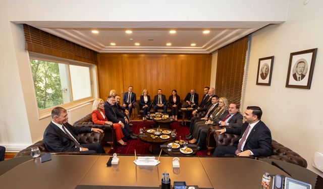 AKP’den Tugay’a ‘nazik’ ziyaret