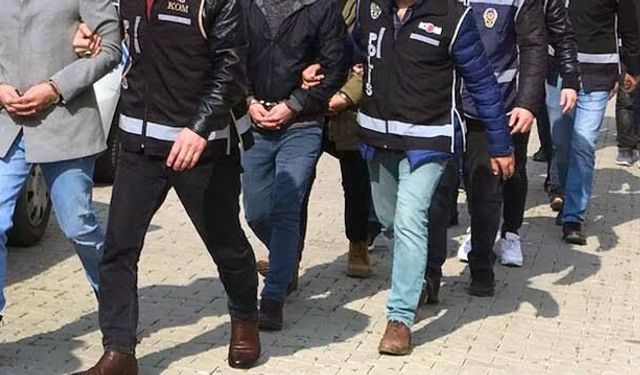 Kemalpaşa’da uyuşturucu operasyonu: 12 kök kenevir ve 280 gram esrar ele geçirildi