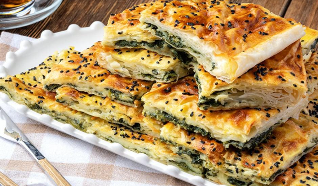 Pazar kahvaltılarının olmazsa olmazı... Ispanaklı börek tarifi