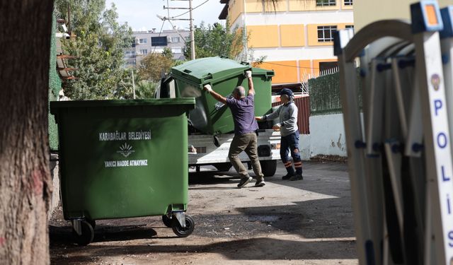 Karabağlar'da 58 mahallenin konteynerları yenileniyor