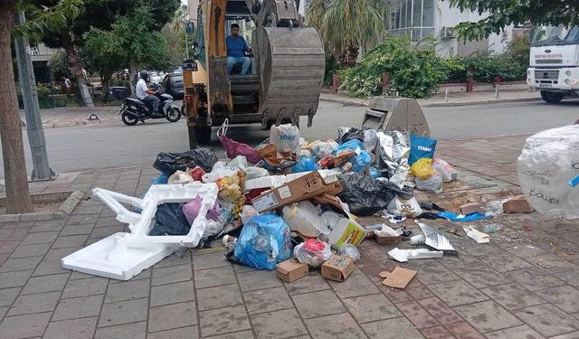 Karşıyaka’da çöp sorunu hakkında CHP’den açıklama: Bugün tüm ilçede toplama tamamlanması hedefleniyor