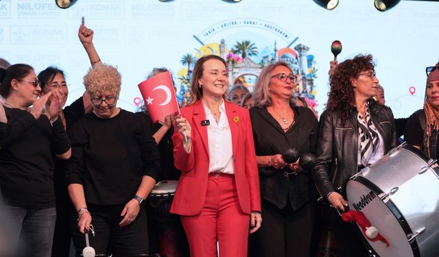 Konak'ta Kemeraltı’nın sokakları festivalle şenlendi
